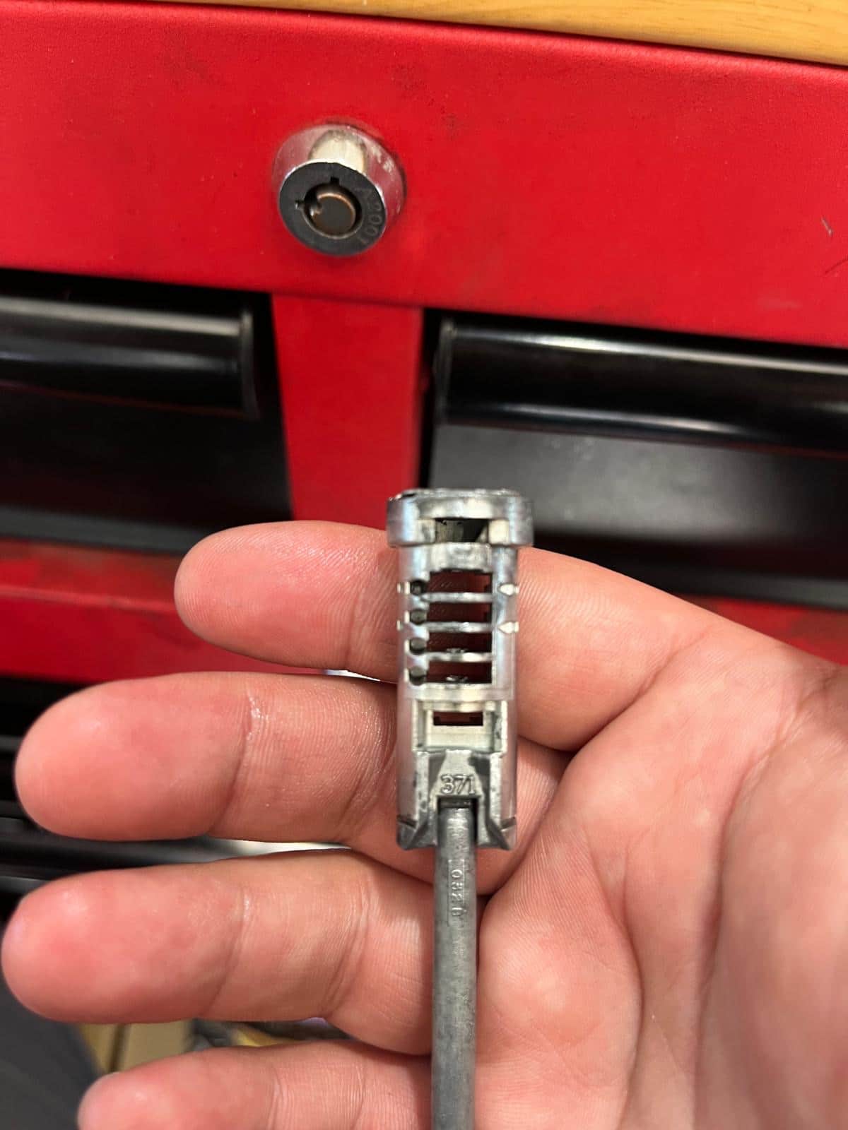 Lock cylinder pinning during a rekey service